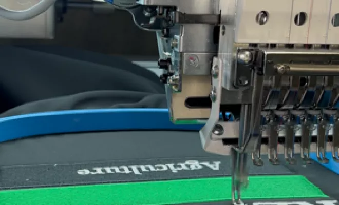 Réalisation de broderie sur veste Softshell pour Renault Agriculture, Bourg-en-Bresse, Print France