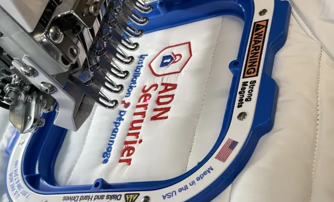 Doudoune brodée pour ADN Serrurier à Vienne réalisée par Print France, près de Bourg-en-Bresse, Print France